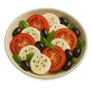 Klassischer Caprese Salat mit saftigen Tomaten, cremigem Mozzarella, frischem Basilikum und schwarzen Oliven.
