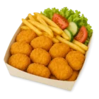 CHICKEN NUGGETS 10 Stück mit knusprigen Pommes frites und frischem Salat